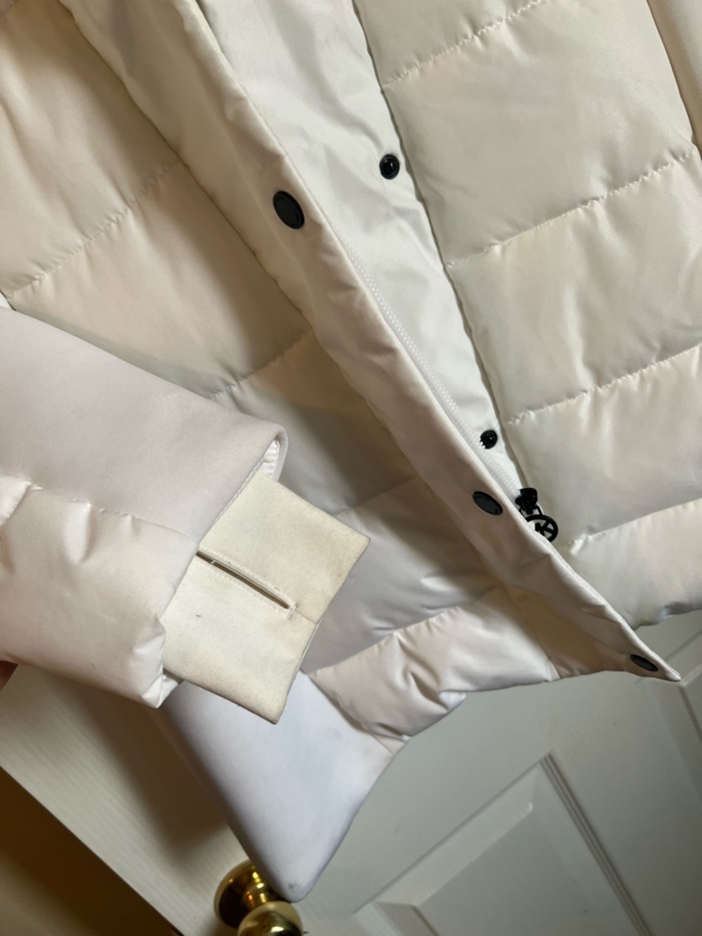 Michael Kors White Quilted Hooded Puffer Coat with Faux Fur Trim - Picture 6 of 8